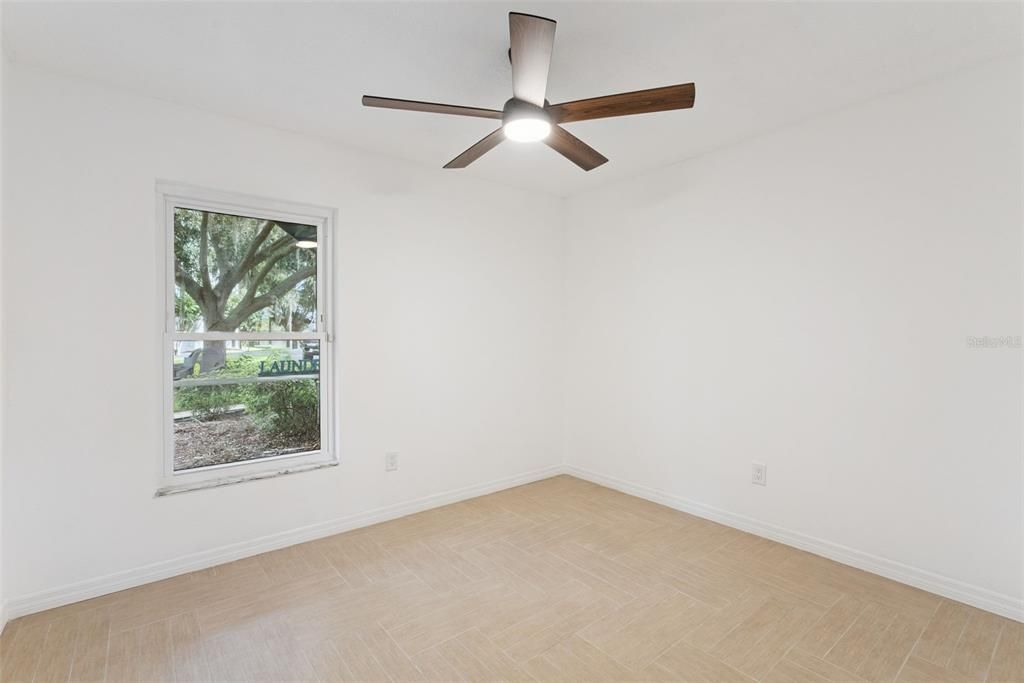 For Sale: $129,999 (2 beds, 2 baths, 912 Square Feet)