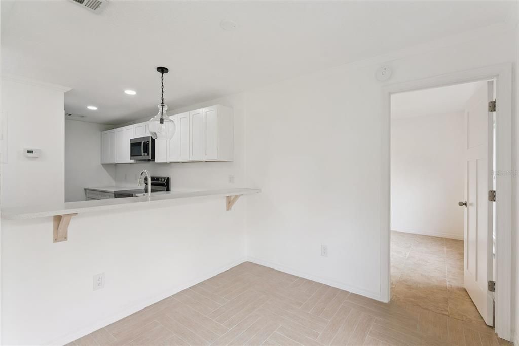 For Sale: $129,999 (2 beds, 2 baths, 912 Square Feet)