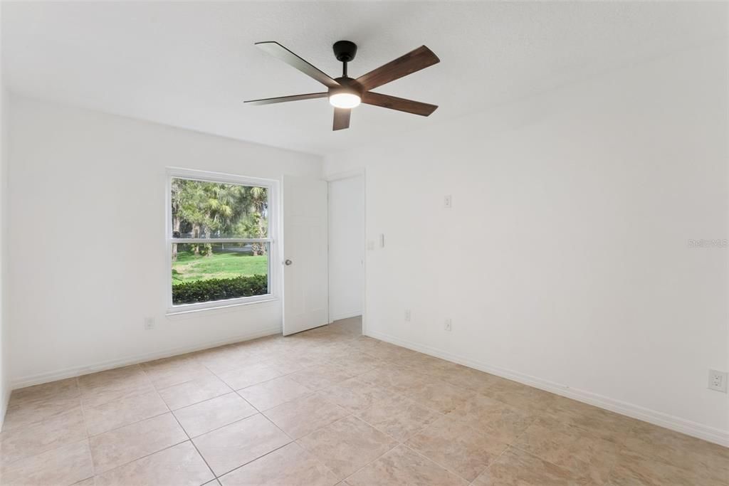 For Sale: $129,999 (2 beds, 2 baths, 912 Square Feet)