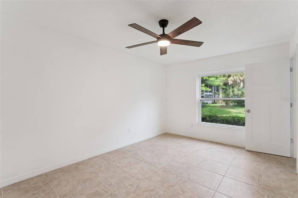 For Sale: $129,999 (2 beds, 2 baths, 912 Square Feet)