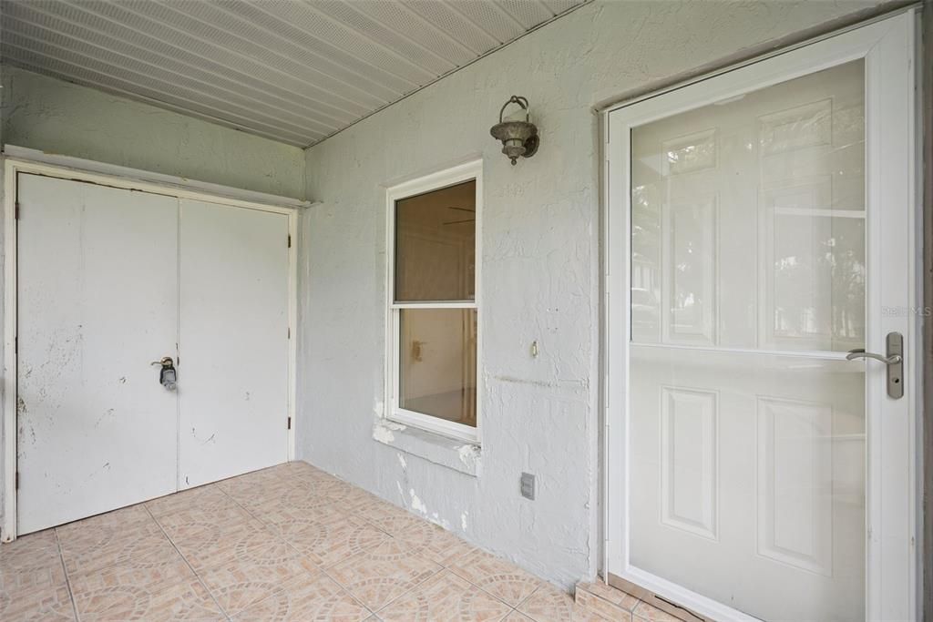 For Sale: $129,999 (2 beds, 2 baths, 912 Square Feet)