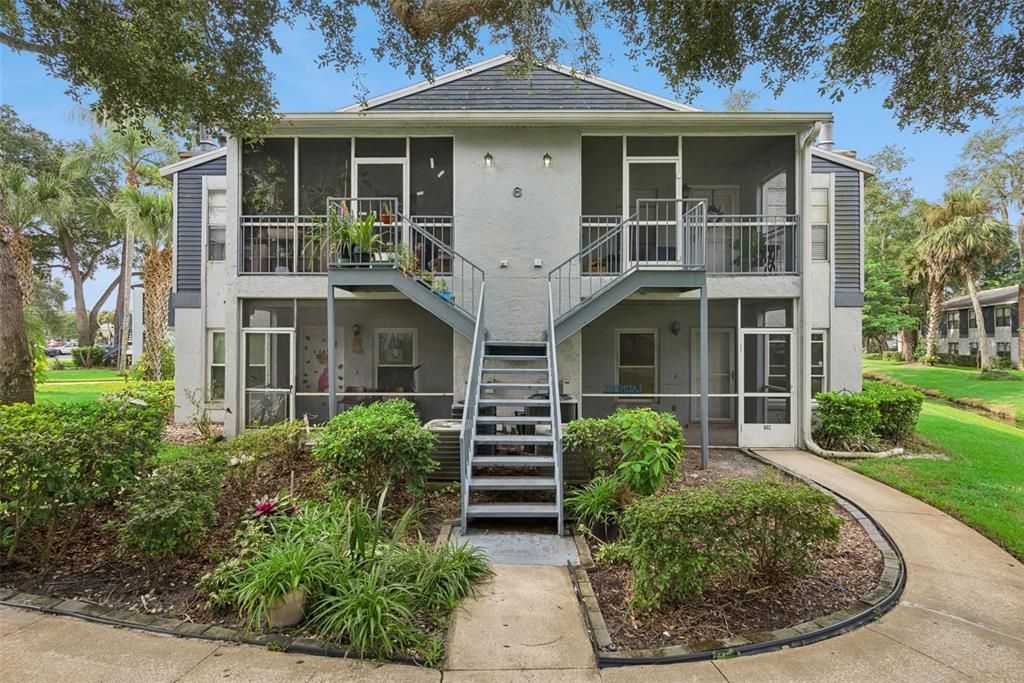 For Sale: $129,999 (2 beds, 2 baths, 912 Square Feet)