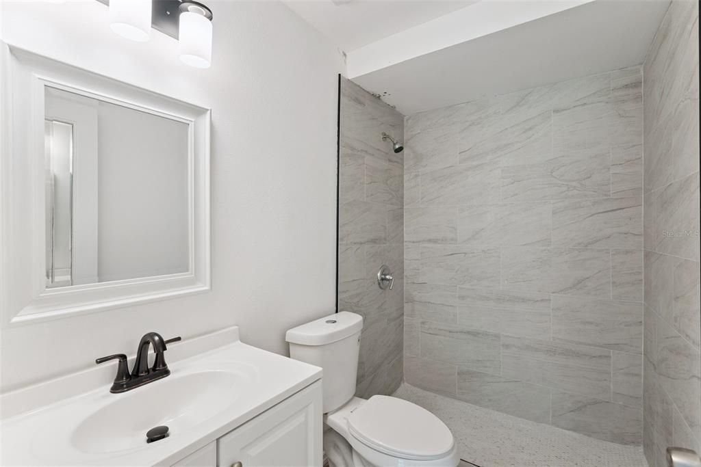 For Sale: $129,999 (2 beds, 2 baths, 912 Square Feet)