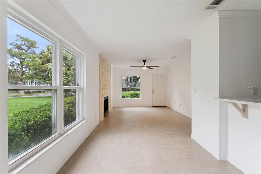 For Sale: $129,999 (2 beds, 2 baths, 912 Square Feet)