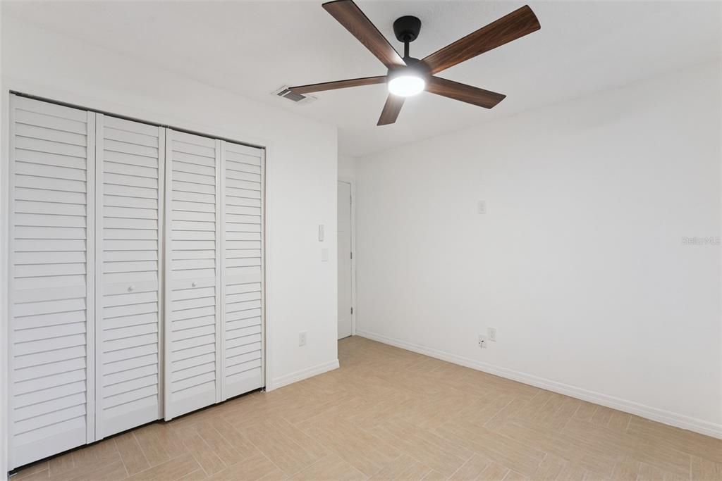 For Sale: $129,999 (2 beds, 2 baths, 912 Square Feet)