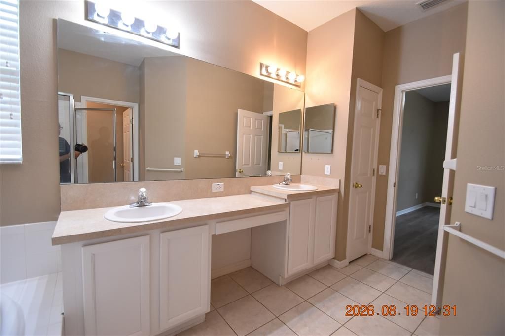 For Rent: $2,350 (4 beds, 3 baths, 2038 Square Feet)