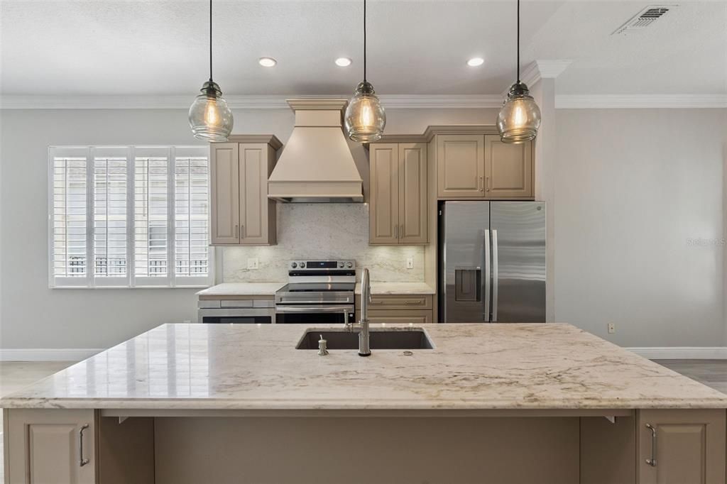 For Sale: $499,000 (3 beds, 2 baths, 1393 Square Feet)