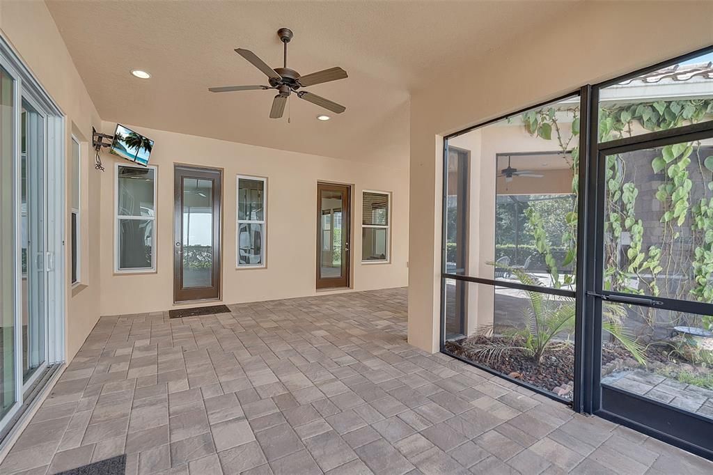 For Sale: $914,900 (5 beds, 3 baths, 3375 Square Feet)