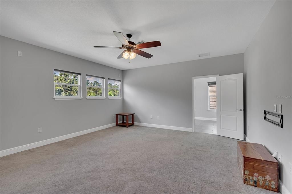 For Sale: $914,900 (5 beds, 3 baths, 3375 Square Feet)
