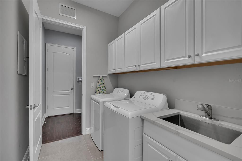For Sale: $914,900 (5 beds, 3 baths, 3375 Square Feet)