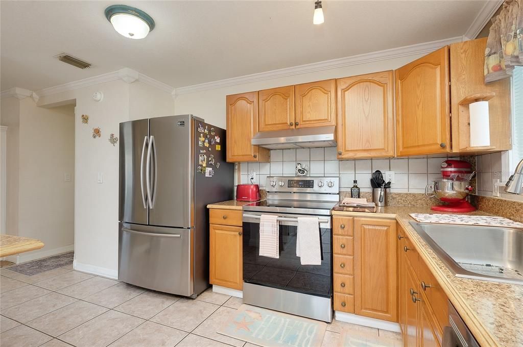 На продажу: $299,000 (2 спален, 2 ванн, 1344 Квадратных фут)