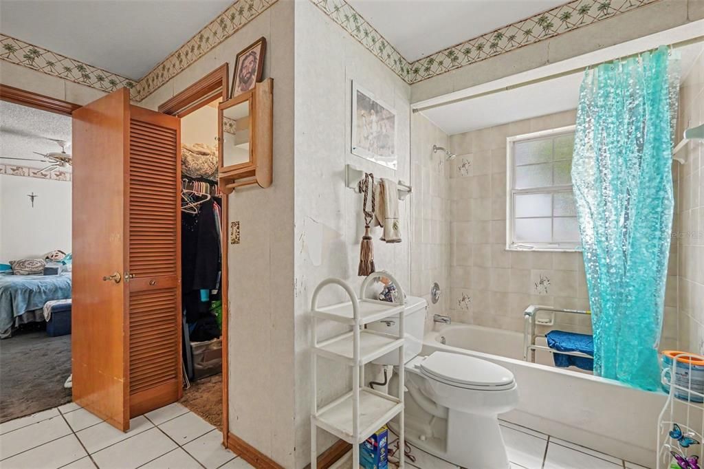For Sale: $280,000 (4 beds, 2 baths, 2015 Square Feet)