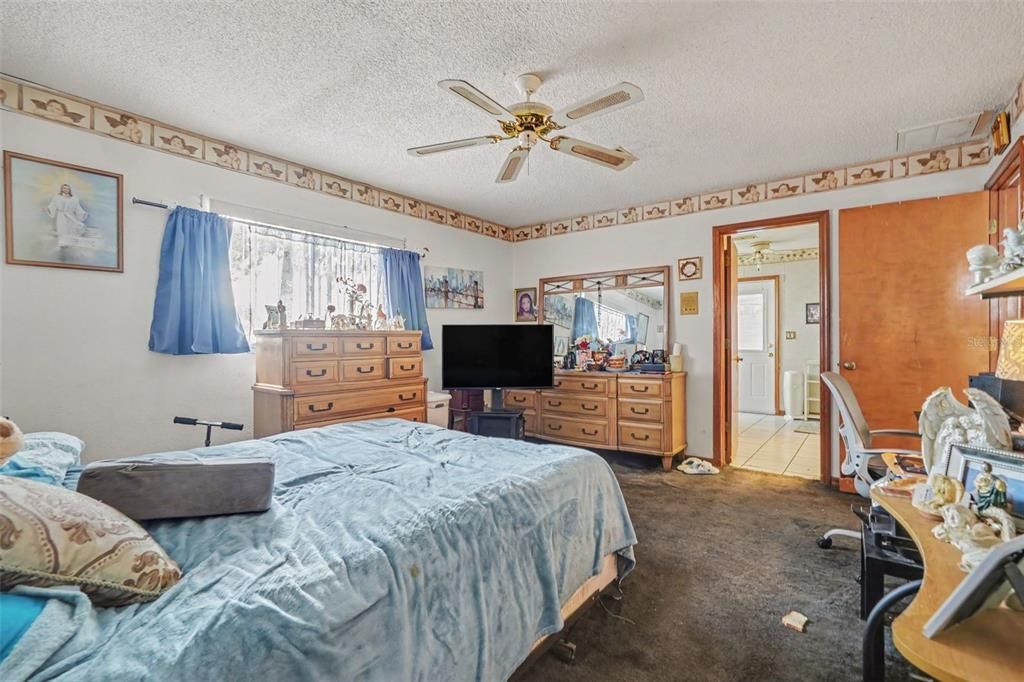 For Sale: $280,000 (4 beds, 2 baths, 2015 Square Feet)
