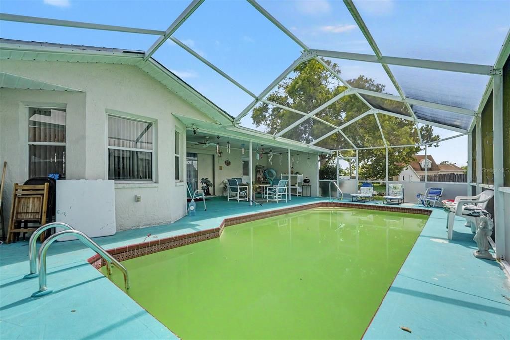 For Sale: $280,000 (4 beds, 2 baths, 2015 Square Feet)