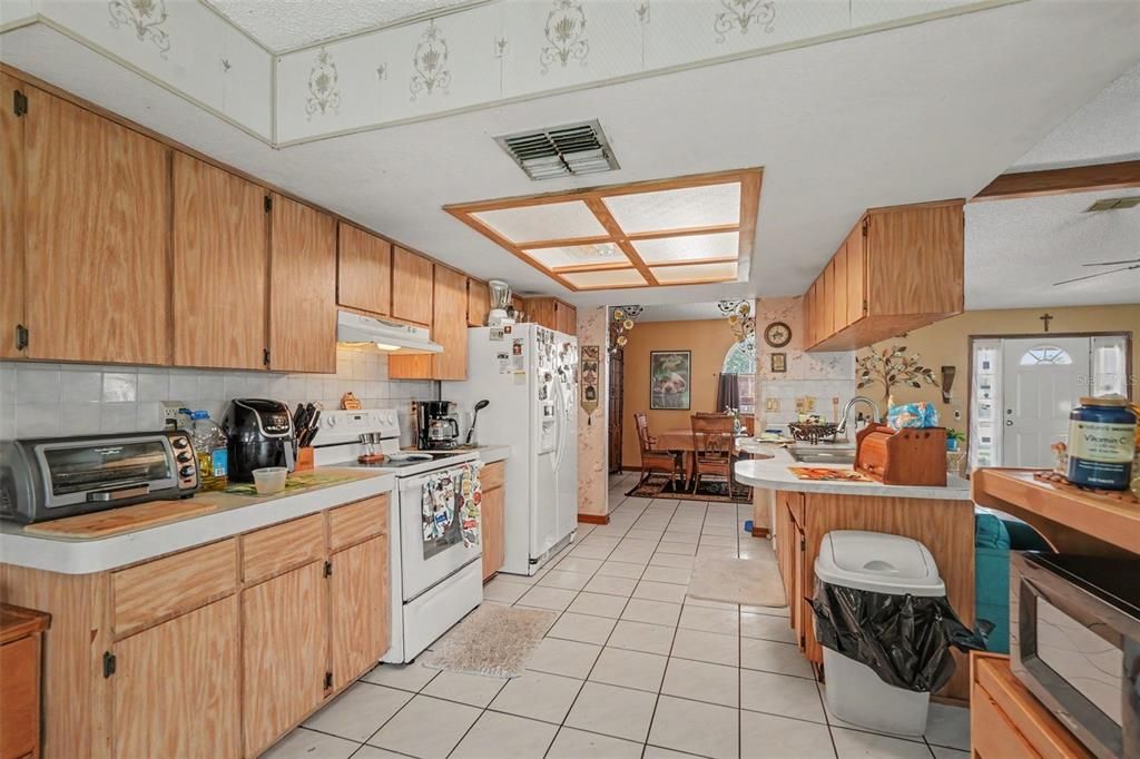 For Sale: $280,000 (4 beds, 2 baths, 2015 Square Feet)