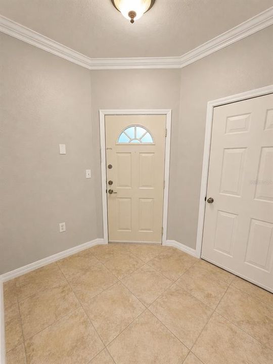 For Rent: $1,700 (1 beds, 1 baths, 1072 Square Feet)