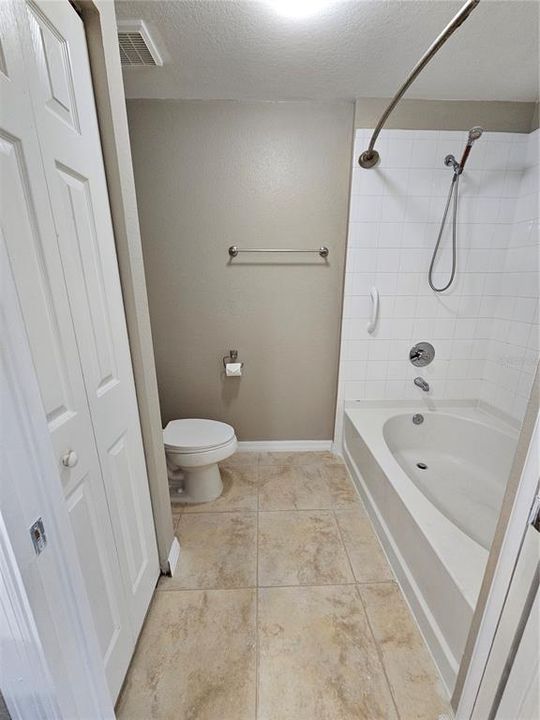 For Rent: $1,700 (1 beds, 1 baths, 1072 Square Feet)