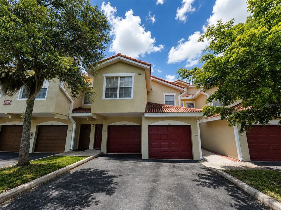 For Rent: $1,700 (1 beds, 1 baths, 1072 Square Feet)