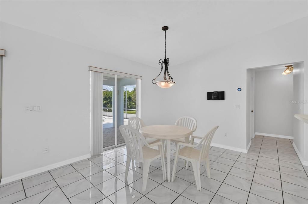 For Sale: $399,000 (3 beds, 2 baths, 2082 Square Feet)