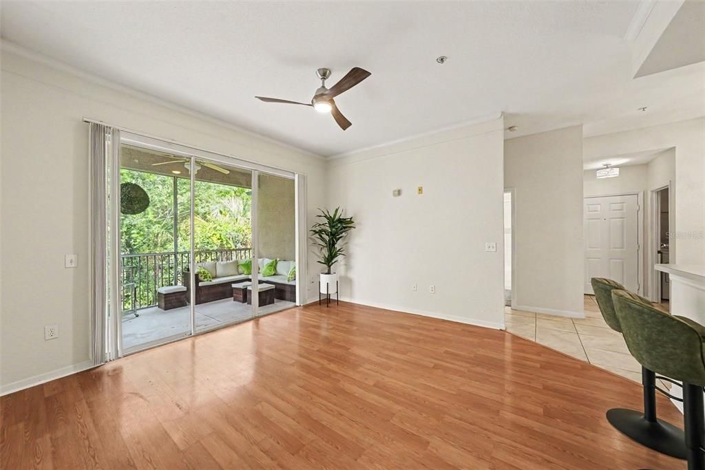 For Sale: $150,000 (2 beds, 2 baths, 1032 Square Feet)