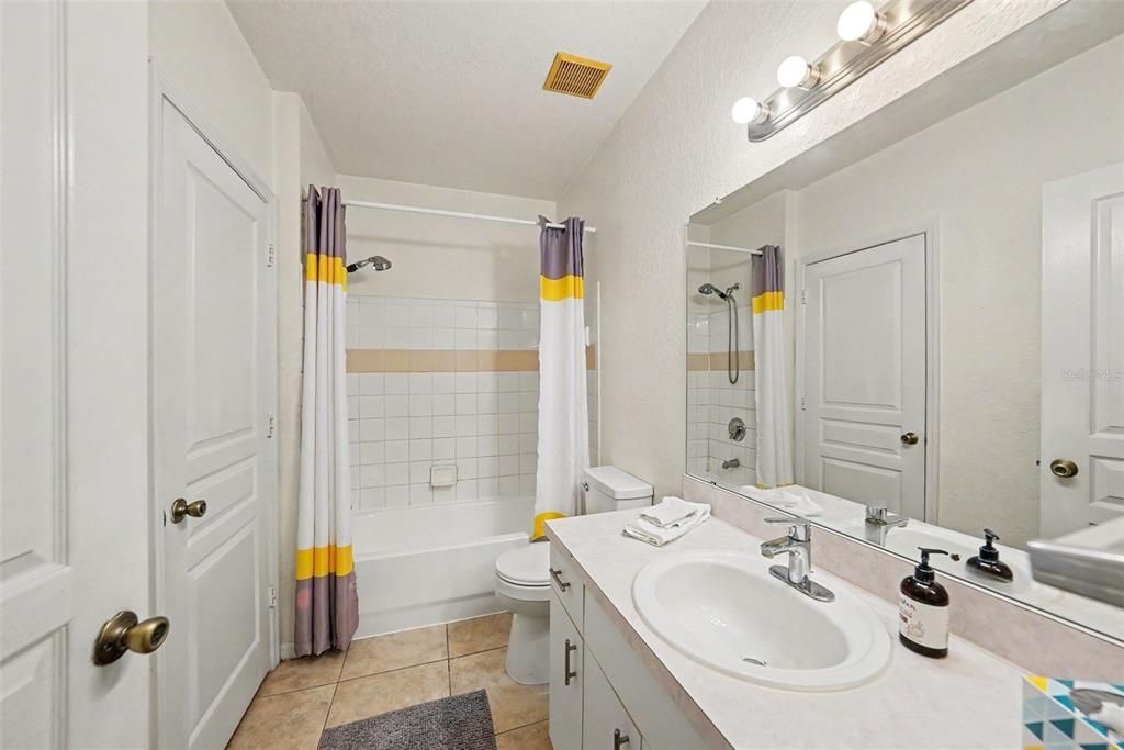 For Sale: $150,000 (2 beds, 2 baths, 1032 Square Feet)