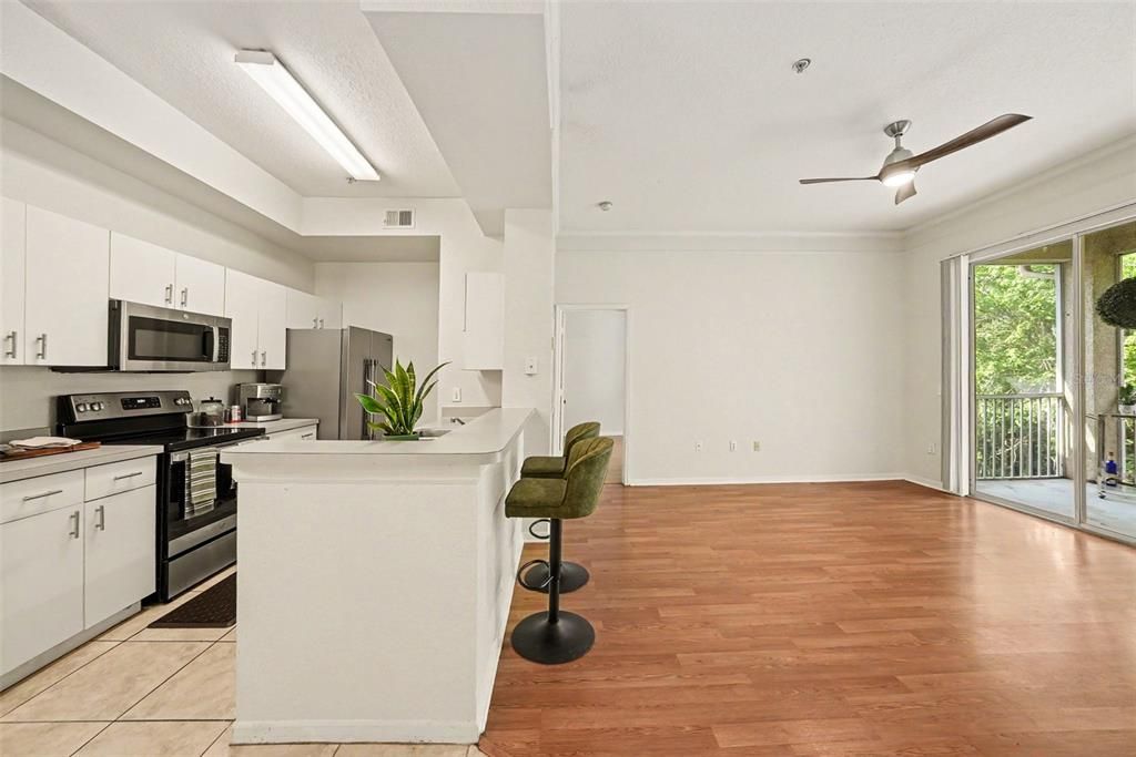For Sale: $150,000 (2 beds, 2 baths, 1032 Square Feet)