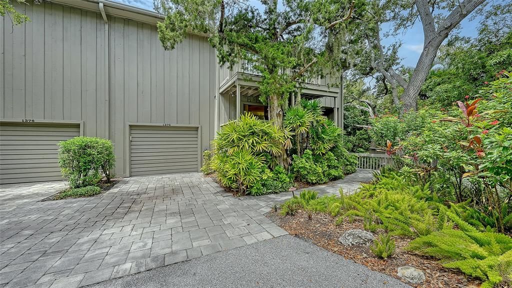 For Sale: $680,000 (3 beds, 2 baths, 2048 Square Feet)