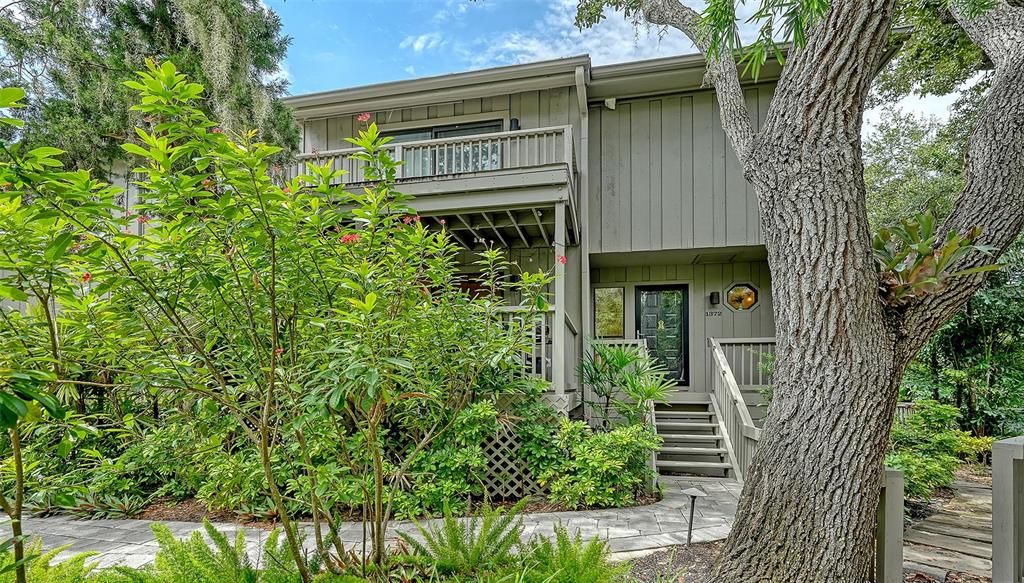 For Sale: $680,000 (3 beds, 2 baths, 2048 Square Feet)