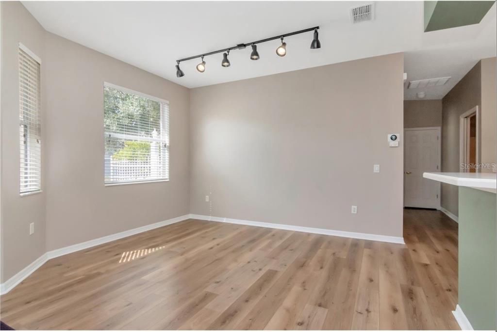 For Rent: $2,350 (3 beds, 2 baths, 1718 Square Feet)