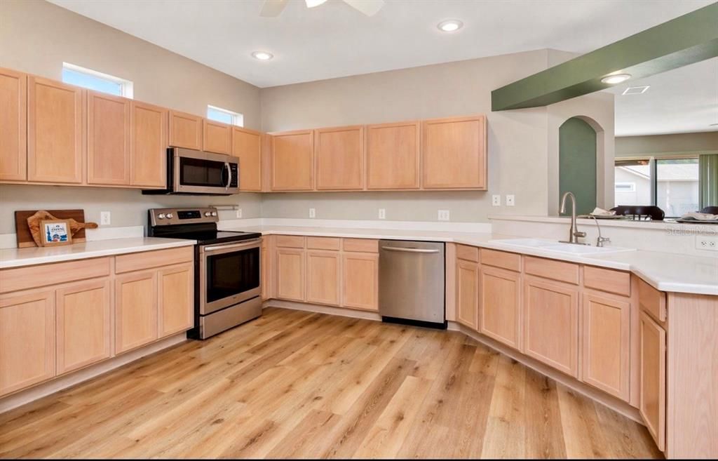 For Rent: $2,350 (3 beds, 2 baths, 1718 Square Feet)