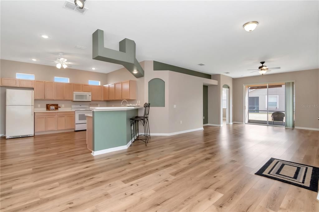 For Rent: $2,350 (3 beds, 2 baths, 1718 Square Feet)