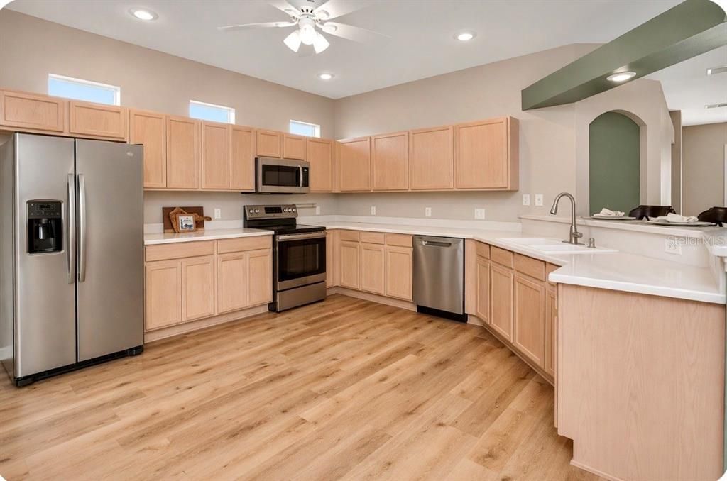 For Rent: $2,350 (3 beds, 2 baths, 1718 Square Feet)