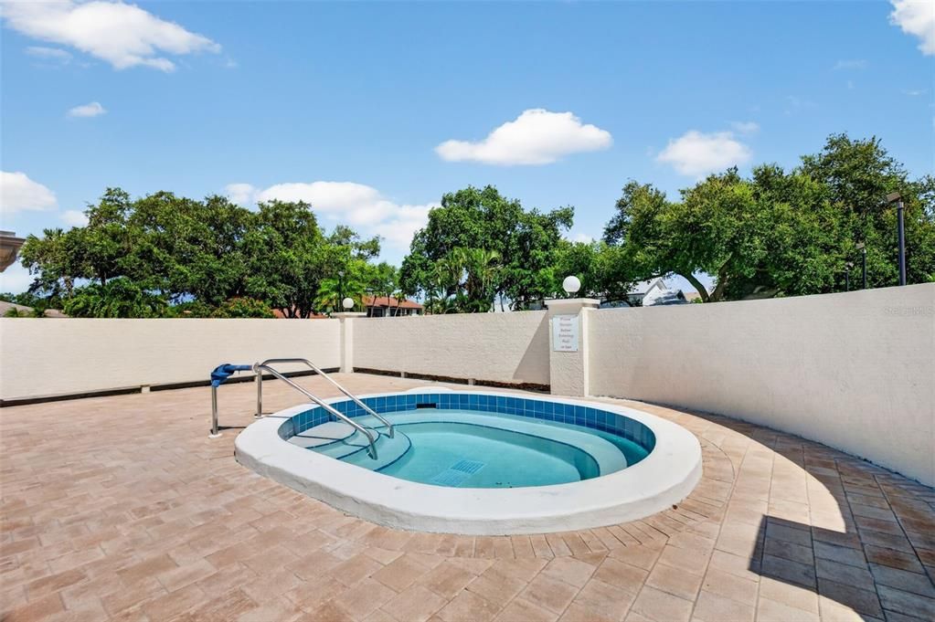 For Sale: $165,000 (2 beds, 2 baths, 942 Square Feet)