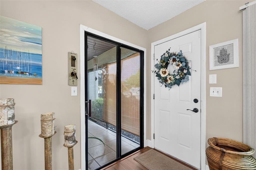 For Sale: $165,000 (2 beds, 2 baths, 942 Square Feet)