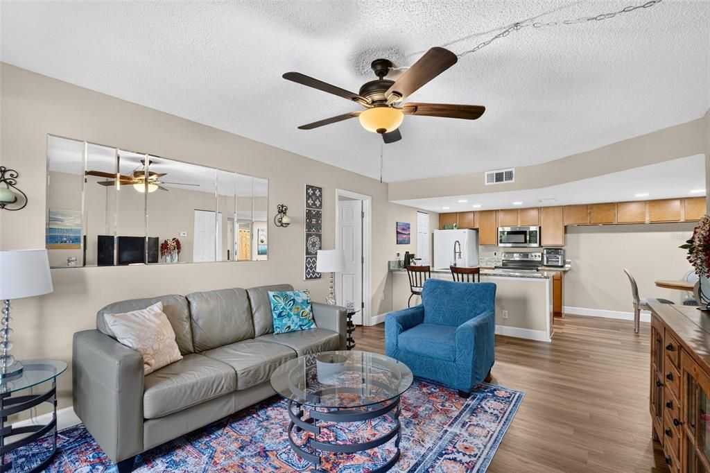 For Sale: $165,000 (2 beds, 2 baths, 942 Square Feet)