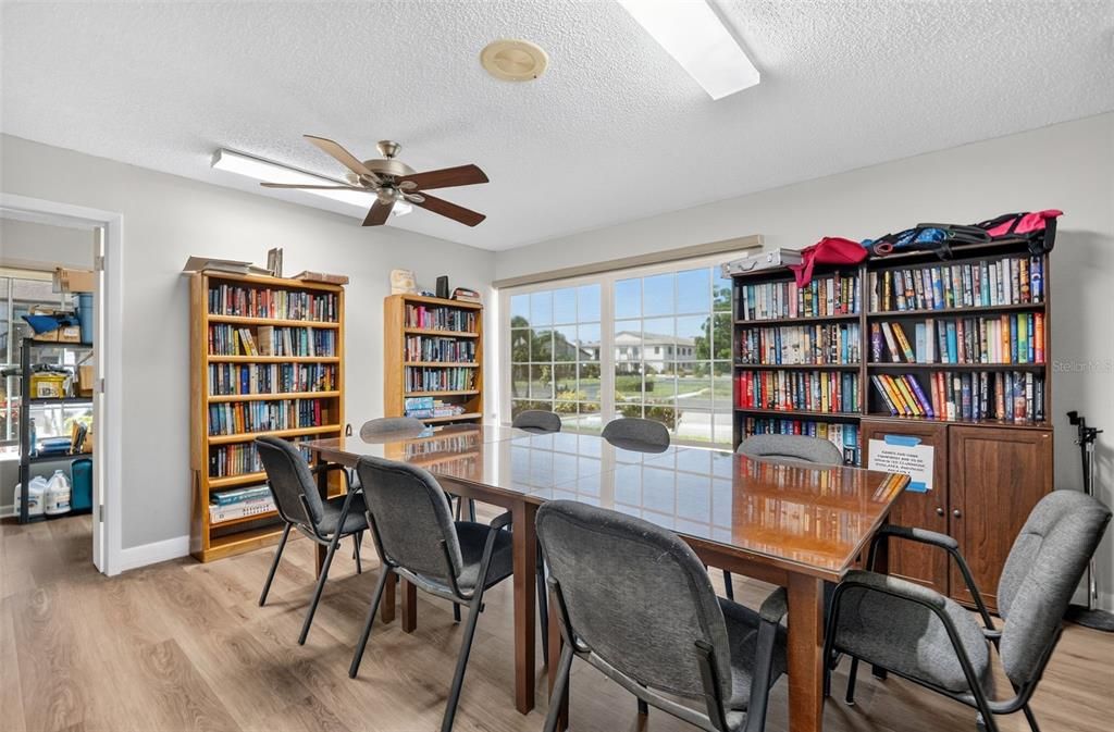 For Sale: $165,000 (2 beds, 2 baths, 942 Square Feet)