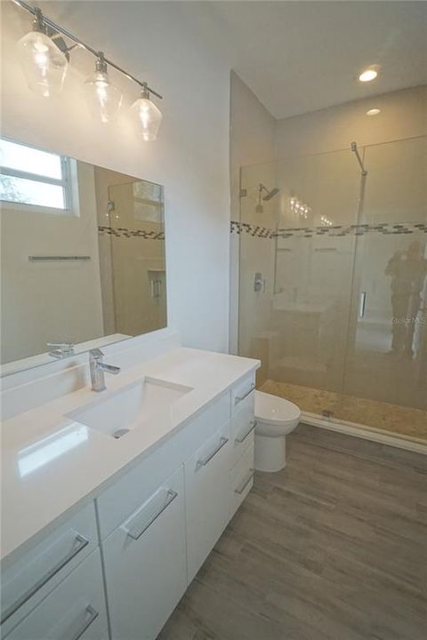 Activo con contrato: $2,300 (3 camas, 3 baños, 1352 Pies cuadrados)
