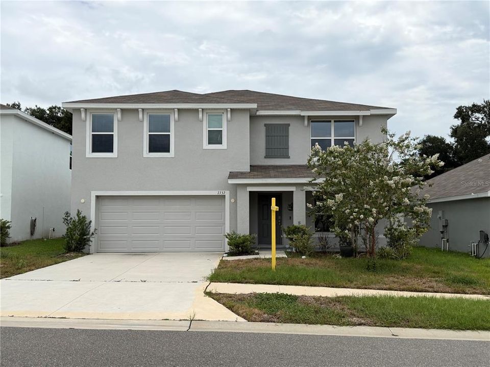For Sale: $499,900 (5 beds, 3 baths, 2674 Square Feet)