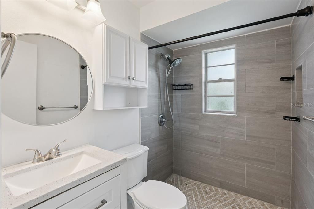 For Sale: $260,000 (2 beds, 1 baths, 899 Square Feet)