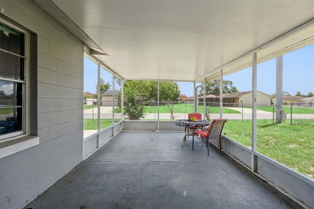 For Sale: $260,000 (2 beds, 1 baths, 899 Square Feet)
