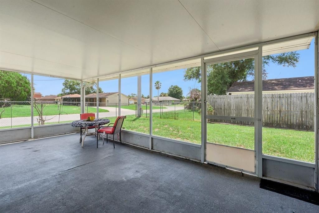 For Sale: $260,000 (2 beds, 1 baths, 899 Square Feet)