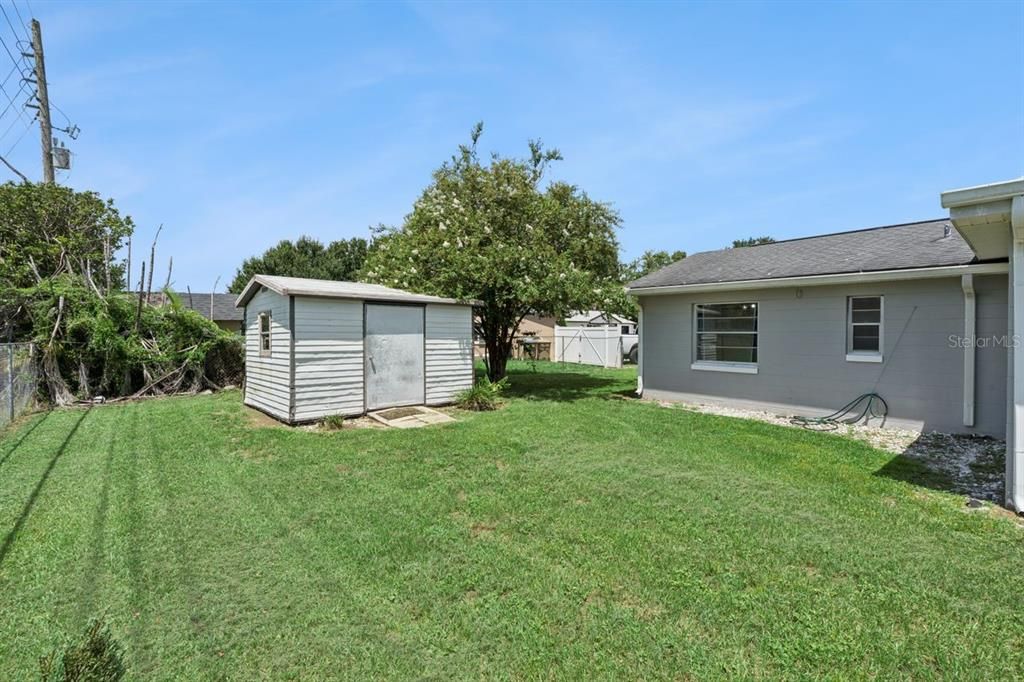 For Sale: $260,000 (2 beds, 1 baths, 899 Square Feet)