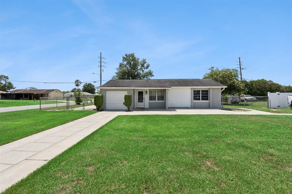 For Sale: $260,000 (2 beds, 1 baths, 899 Square Feet)
