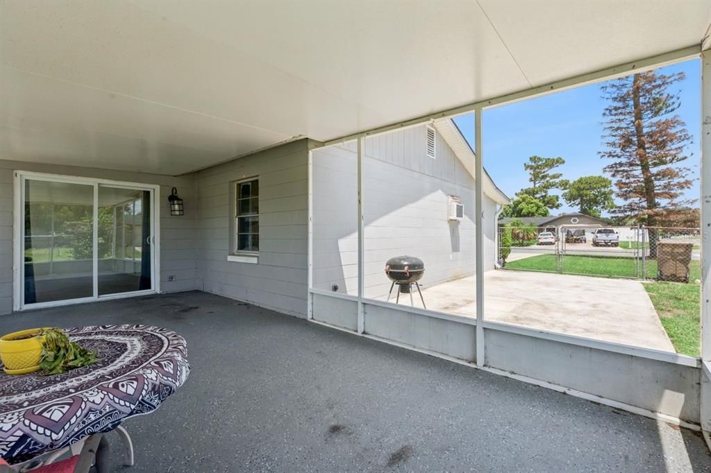 For Sale: $260,000 (2 beds, 1 baths, 899 Square Feet)