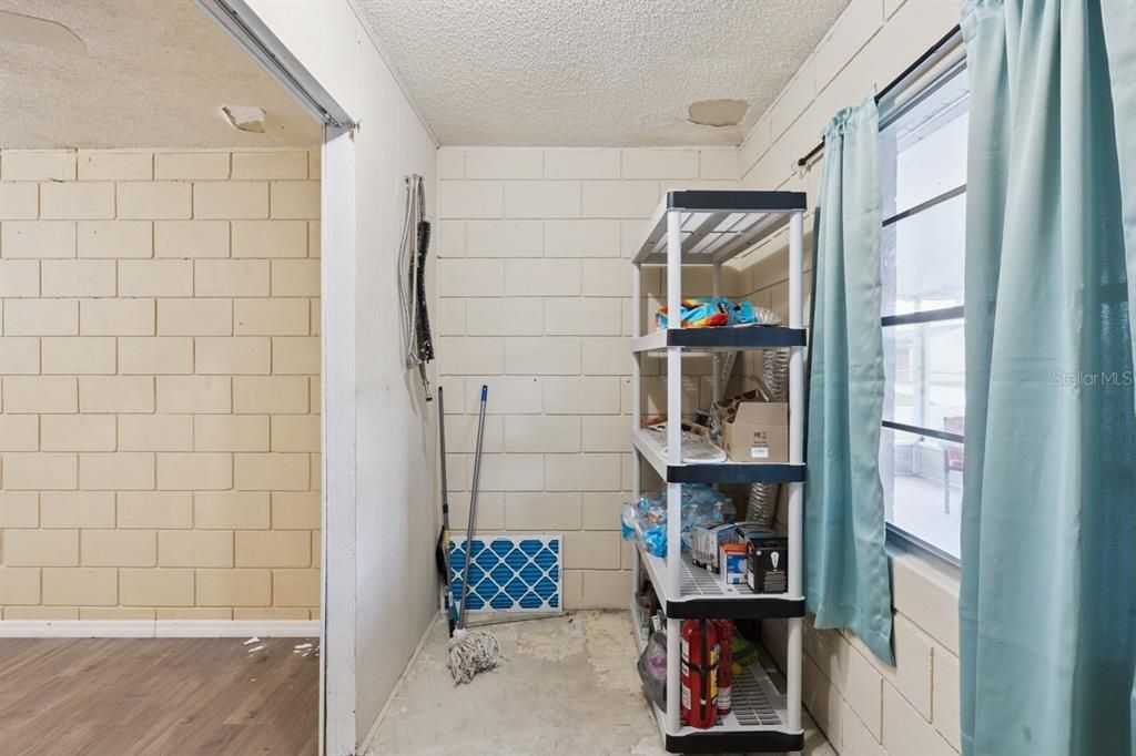 For Sale: $260,000 (2 beds, 1 baths, 899 Square Feet)