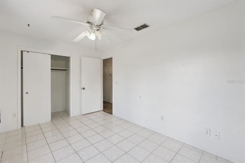 For Sale: $260,000 (2 beds, 1 baths, 899 Square Feet)