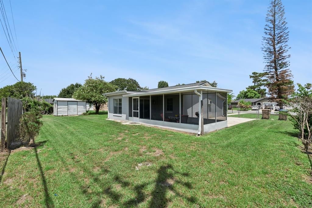 For Sale: $260,000 (2 beds, 1 baths, 899 Square Feet)