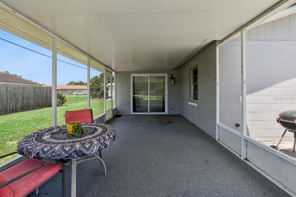 For Sale: $260,000 (2 beds, 1 baths, 899 Square Feet)