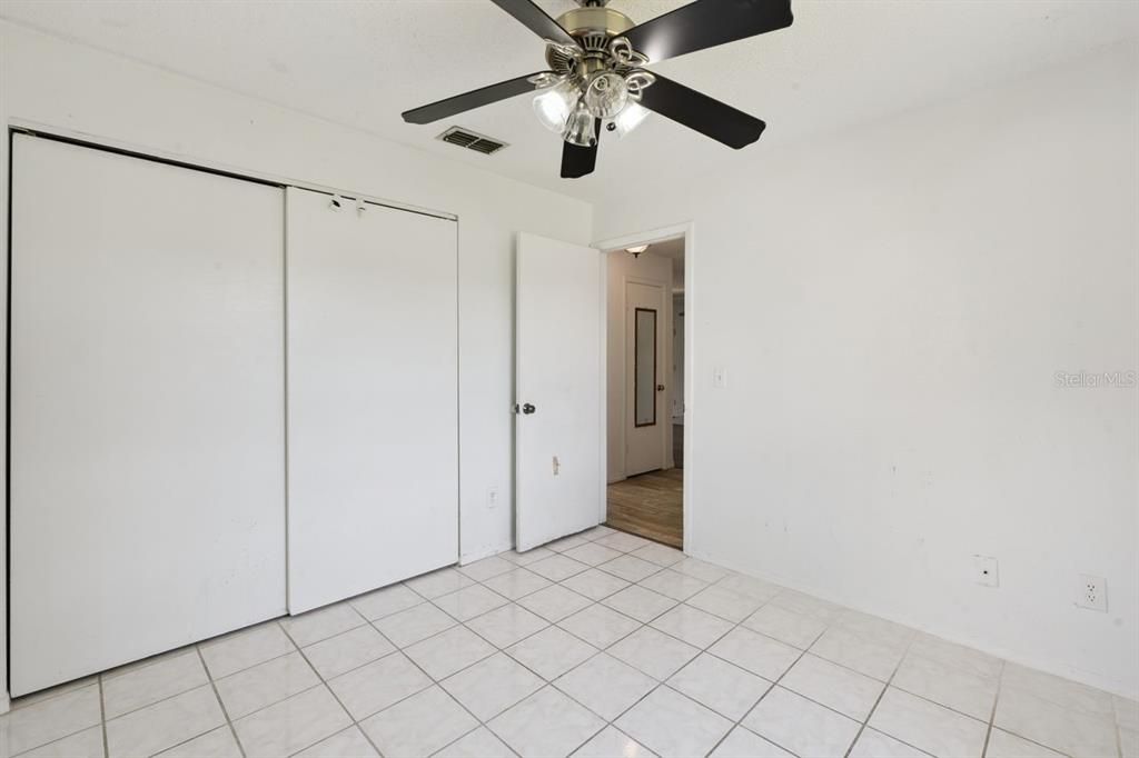 For Sale: $260,000 (2 beds, 1 baths, 899 Square Feet)