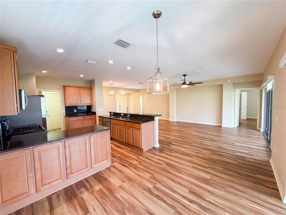 For Sale: $320,000 (3 beds, 2 baths, 1718 Square Feet)